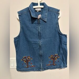 Cute vintage denim vest with stitching